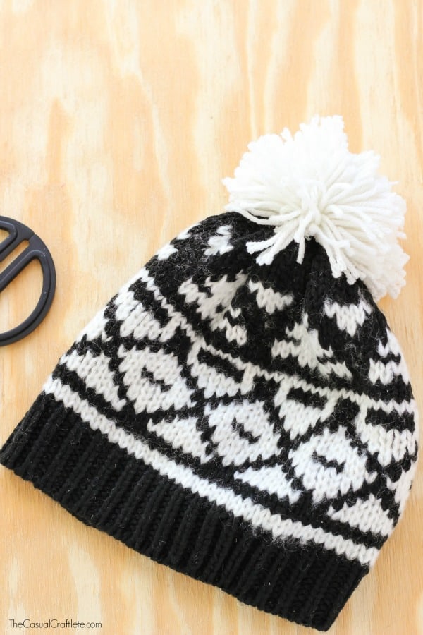 Tutorial: How to make a quick pom-pom for a knit hat